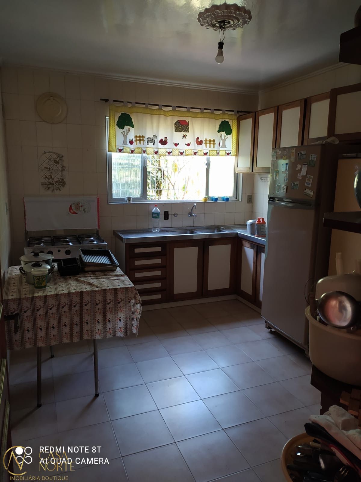 Casa à venda com 4 quartos, 351m², 8 vagas, Rua Irmã Ambrósio no bairro Jardim Carvalho em Porto Alegre