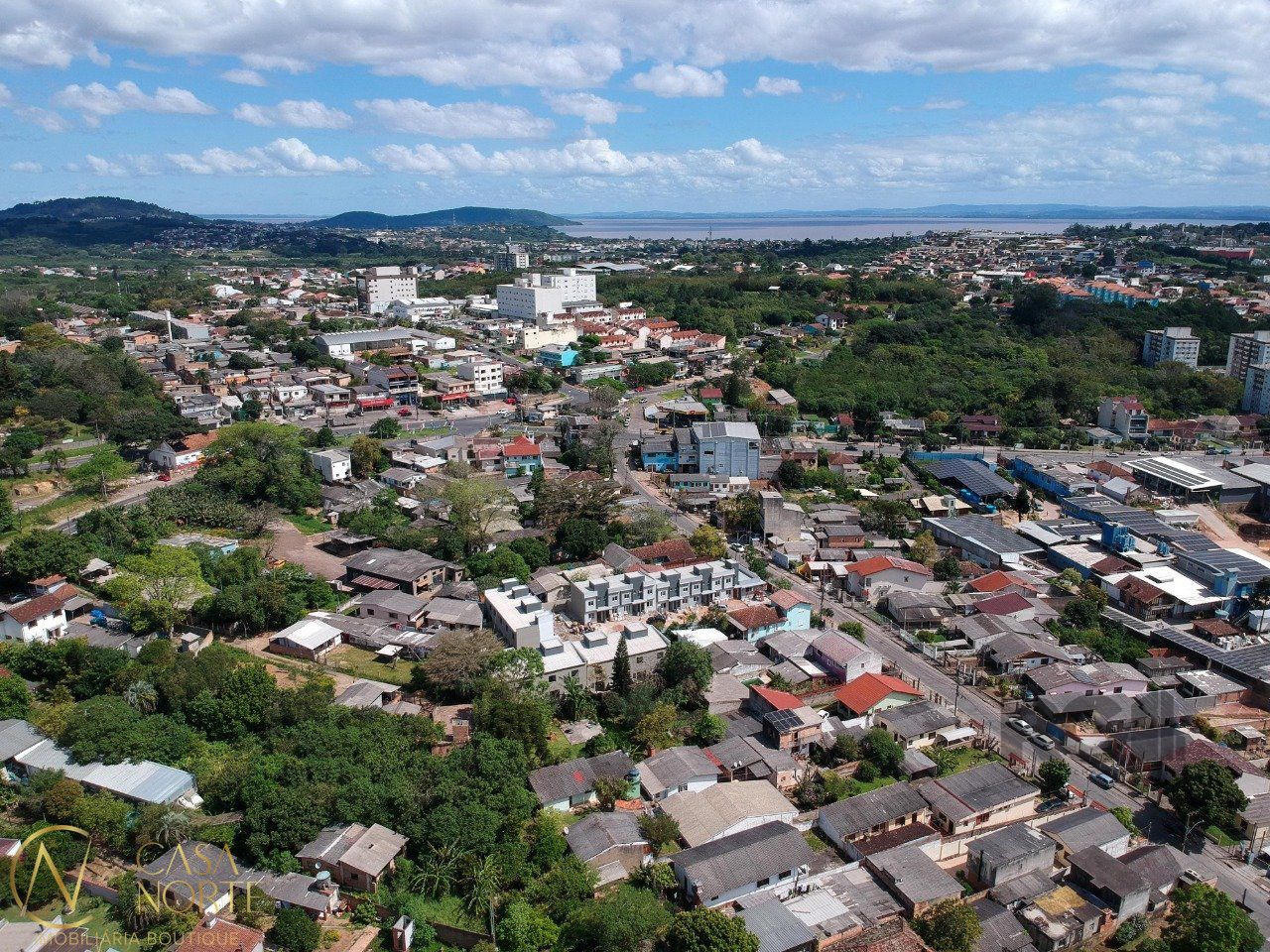Casa de Condomínio à venda com 2 quartos, 56m², 1 vaga, Rua Miguel Ascoleze no bairro Vila Nova em Porto Alegre