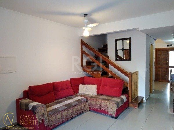 Casa à venda com 4 quartos, 100m², 2 suítes, 1 vaga, Rua Antônio Carlos Ribeiro no bairro Guarujá em Porto Alegre