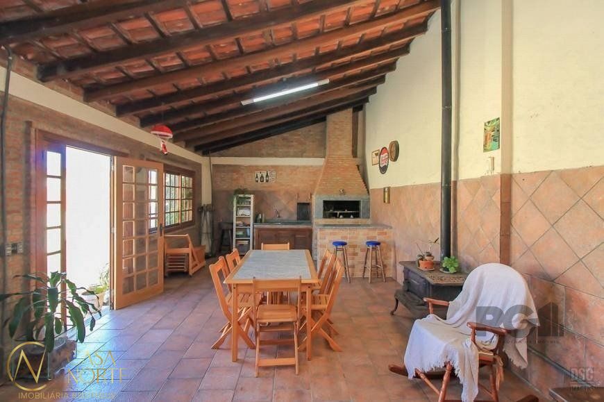 Casa à venda com 3 quartos, 205m², 1 suíte, 3 vagas, Rua Landel de Moura no bairro Tristeza em Porto Alegre