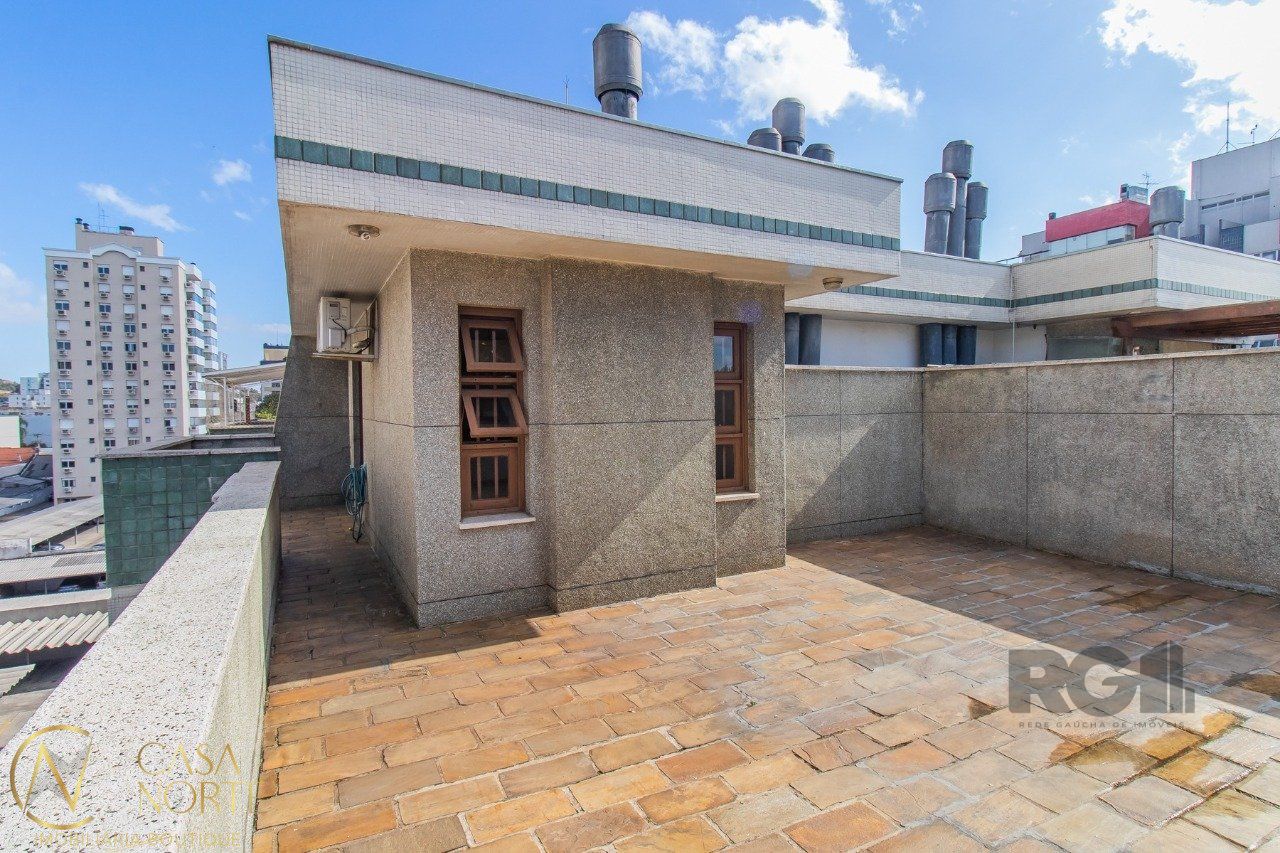 Cobertura à venda com 4 quartos, 243m², 2 suítes, 2 vagas, Rua São Francisco no bairro Santana em Porto Alegre