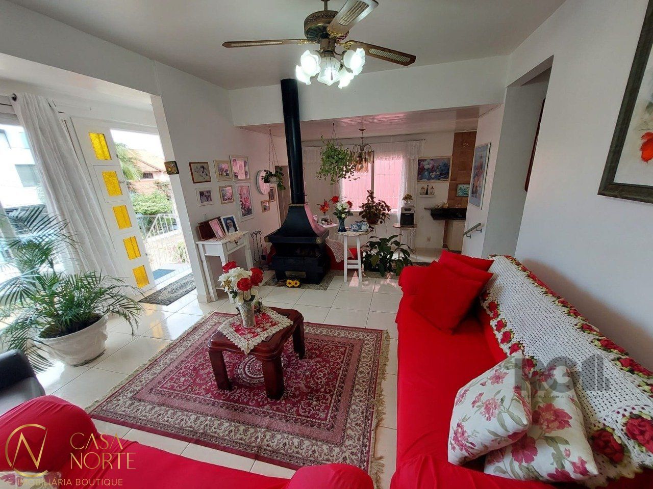 Casa de Condomínio à venda com 3 quartos, 243m², 2 vagas, Rua Professor Antônio José Remião no bairro Espírito Santo em Porto Alegre
