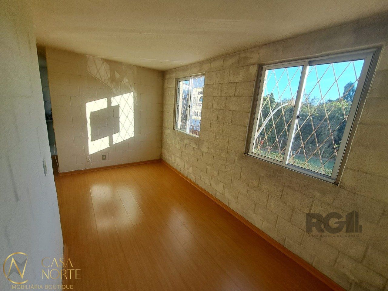 Apartamento à venda com 2 quartos, 36m², 1 vaga, Rua Atilio Supertti no bairro Vila Nova em Porto Alegre
