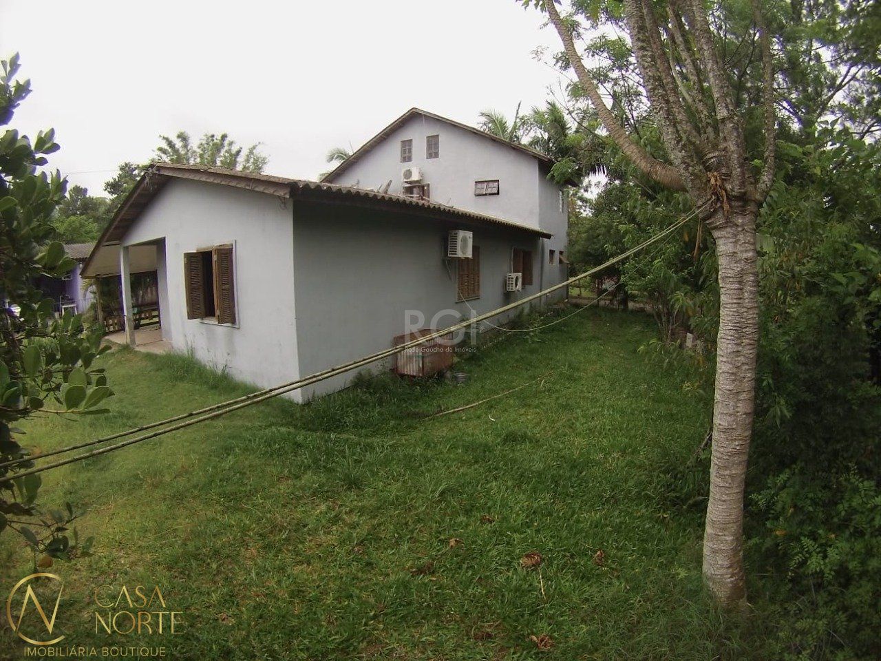 Casa à venda com 5 quartos, 230m², 2 suítes, 1 vaga, Rua Santa Monica no bairro Ponta Grossa em Porto Alegre