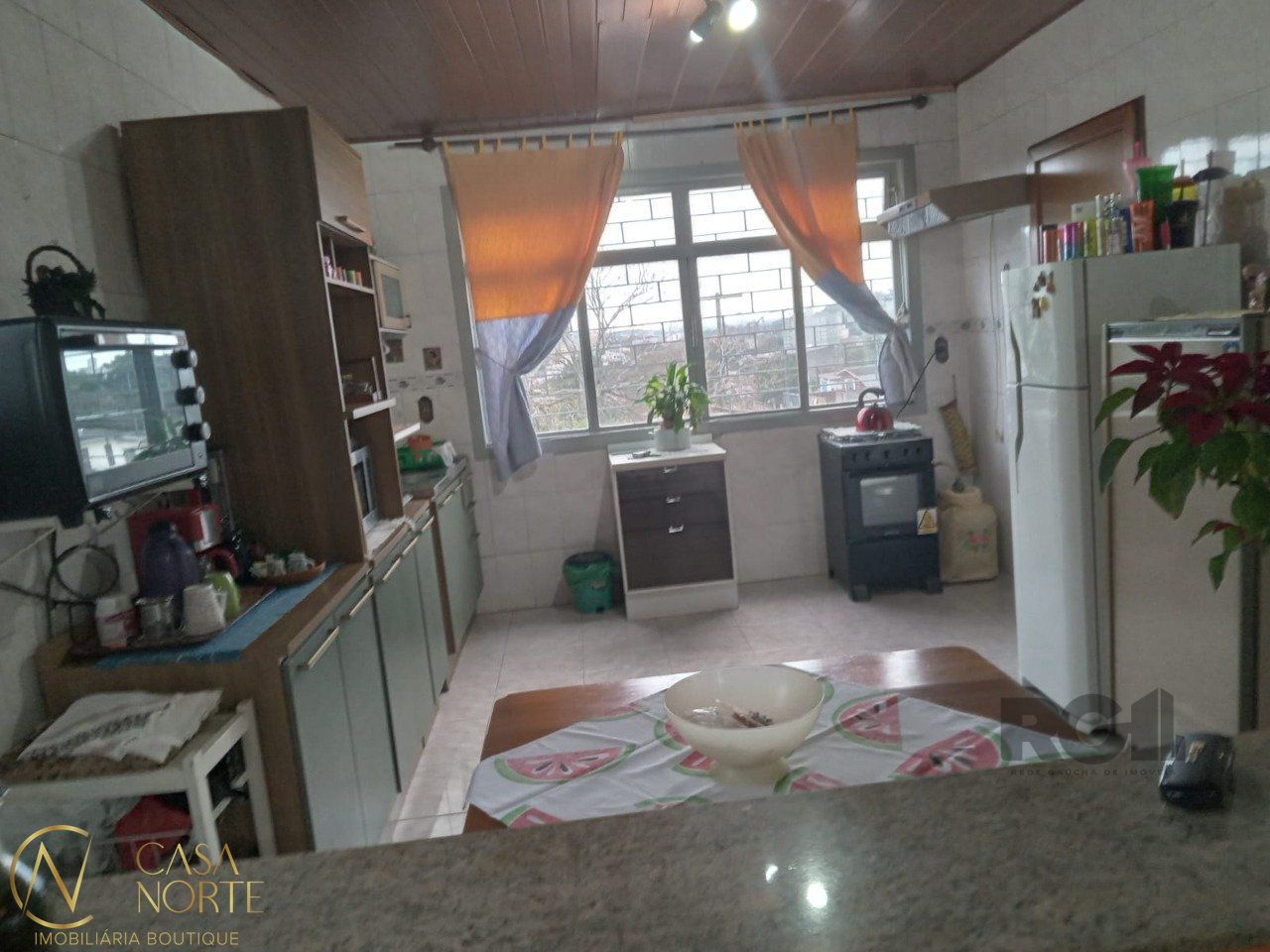 Casa à venda com 3 quartos, 117m², 1 vaga, Rua Paulino Azurenha no bairro Partenon em Porto Alegre