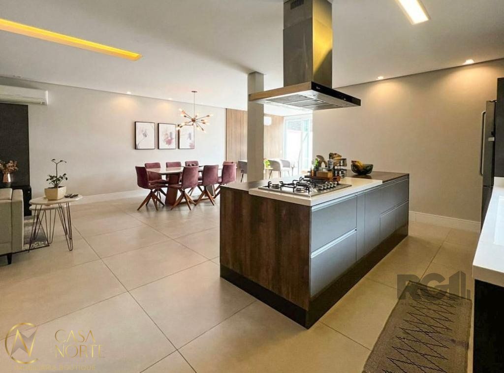 Casa de Condomínio à venda com 3 quartos, 238m², 3 suítes, 2 vagas, Avenida Protásio Alves no bairro Petrópolis em Porto Alegre