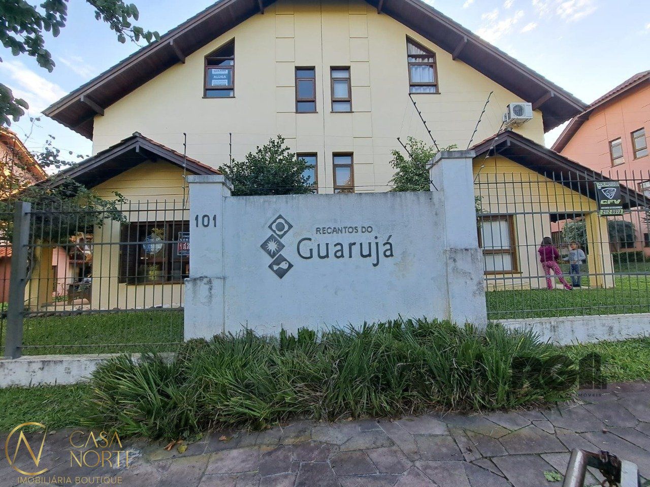 Casa de Condomínio à venda com 3 quartos, 134m², 1 suíte, 2 vagas, Rua Luis Felipe Monmany no bairro Espírito Santo em Porto Alegre