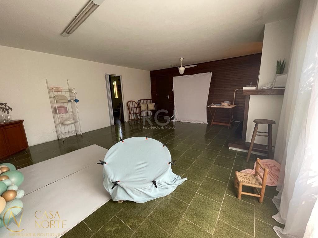 Casa à venda com 5 quartos, 400m², 3 suítes, 4 vagas, Rua Engenheiro Tito Marques Fernandes no bairro Ipanema em Porto Alegre