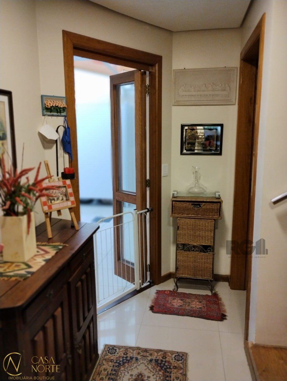 Casa de Condomínio à venda com 3 quartos, 181m², 1 suíte, 2 vagas, Rua Alcebiades Antônio dos Santos no bairro Nonoai em Porto Alegre