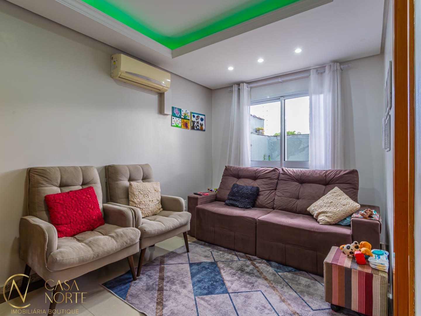 Sobrado à venda com 3 quartos, 182m², 2 suítes, 3 vagas, Rua Marechal Sampaio no bairro Jardim Floresta em Porto Alegre