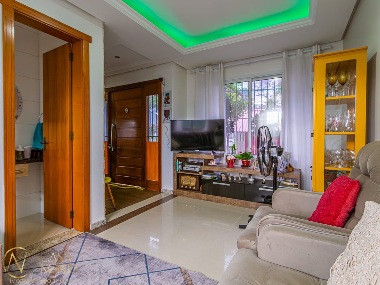 Sobrado à venda com 3 quartos, 182m², 2 suítes, 3 vagas, Rua Marechal Sampaio no bairro Jardim Floresta em Porto Alegre