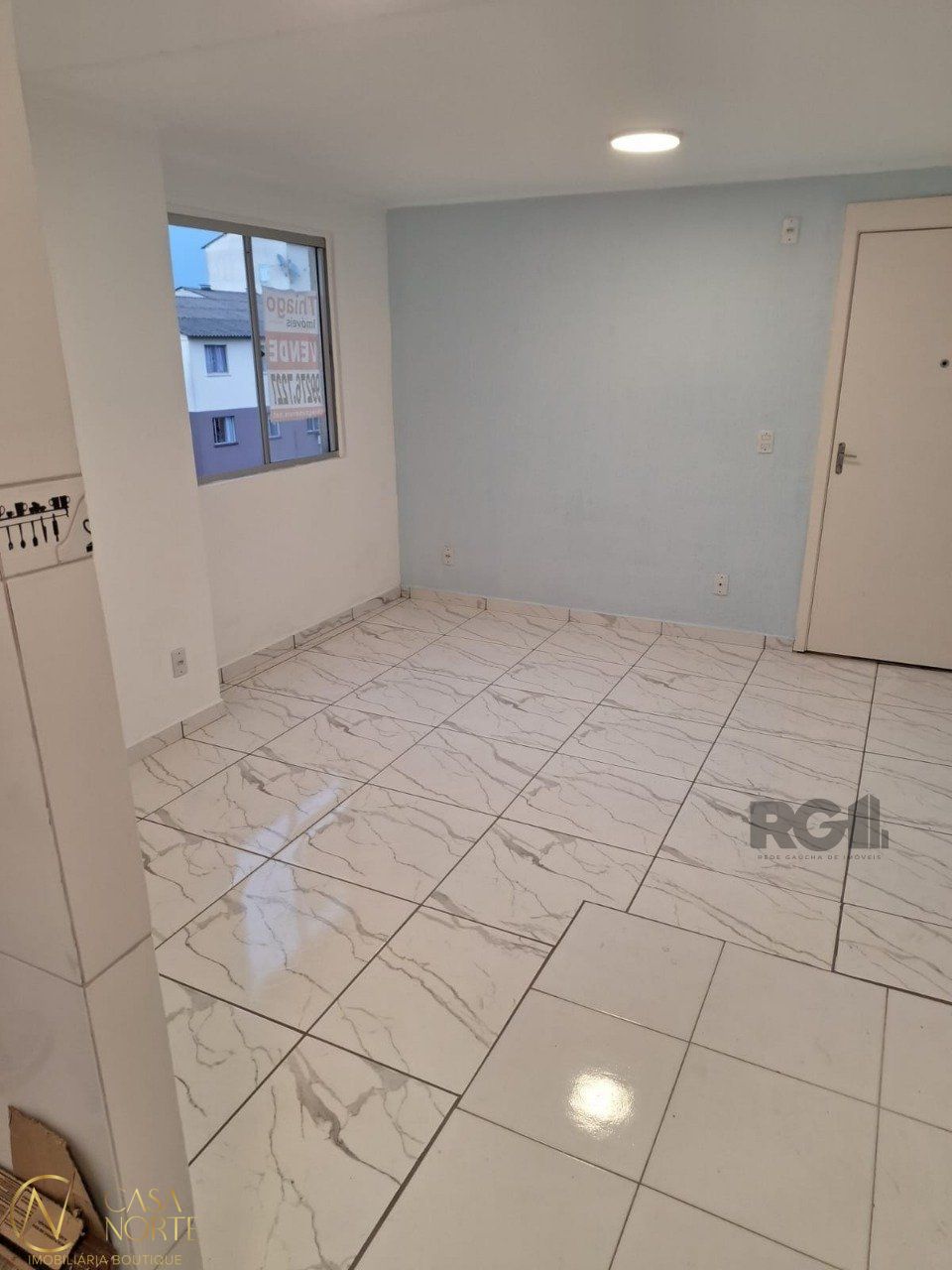 Apartamento à venda com 2 quartos, 45m², 1 vaga, Rua Império no bairro Vila Nova em Porto Alegre
