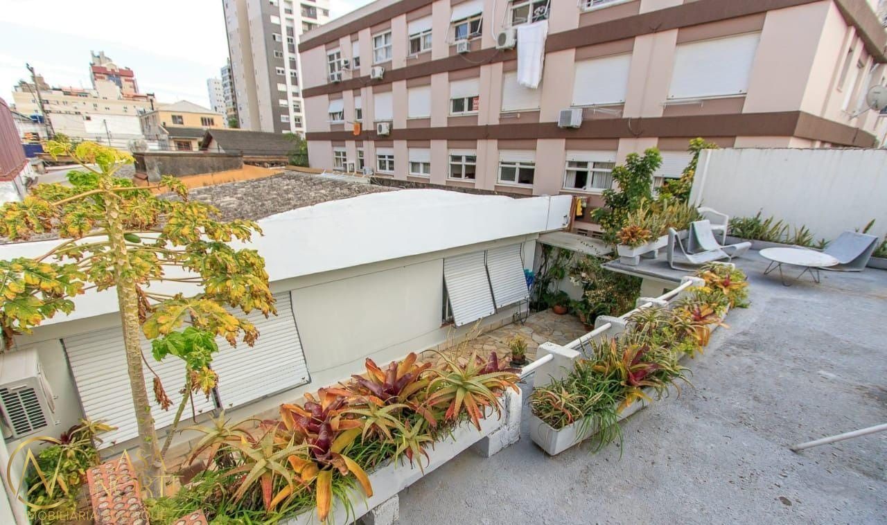 Casa à venda com 3 quartos, 222m², 3 suítes, 2 vagas, Rua José Francisco Duarte Junior no bairro Menino Deus em Porto Alegre