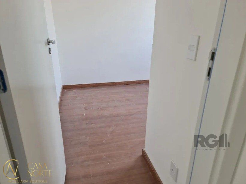Apartamento à venda com 2 quartos, 42m², 1 vaga, Rua Reverendo Olavo Nunes no bairro Parque Santa Fé em Porto Alegre