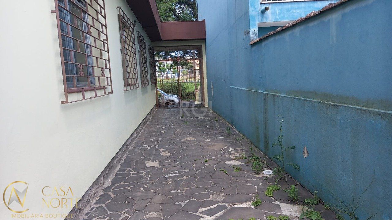 Casa à venda com 3 quartos, 90m², 1 suíte, 3 vagas, Avenida Luiz Moschetti no bairro Vila João Pessoa em Porto Alegre