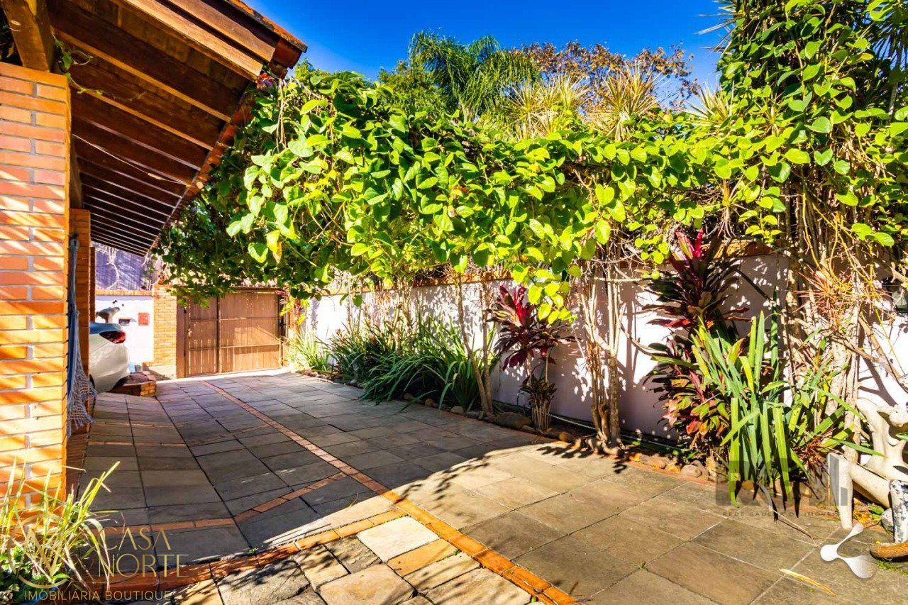 Casa à venda com 4 quartos, 200m², 3 suítes, 2 vagas, Avenida Imperial no bairro Ipanema em Porto Alegre