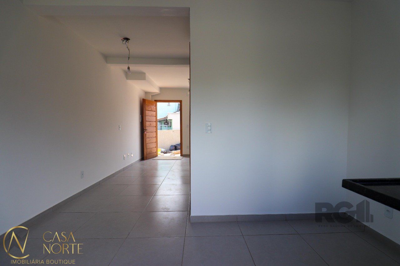 Casa de Condomínio à venda com 2 quartos, 56m², 1 vaga, Rua Miguel Ascoleze no bairro Vila Nova em Porto Alegre
