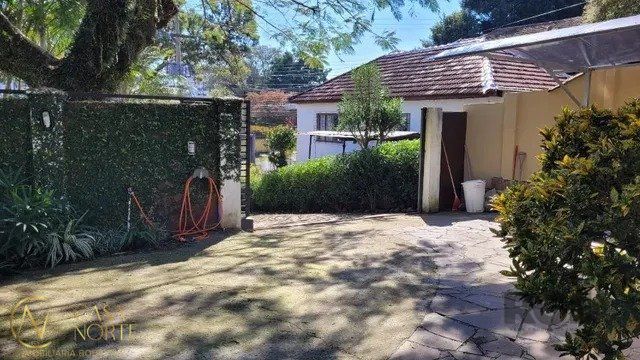Casa à venda com 4 quartos, 245m², 1 suíte, 1 vaga, Rua Doutor Mário Totta no bairro Tristeza em Porto Alegre