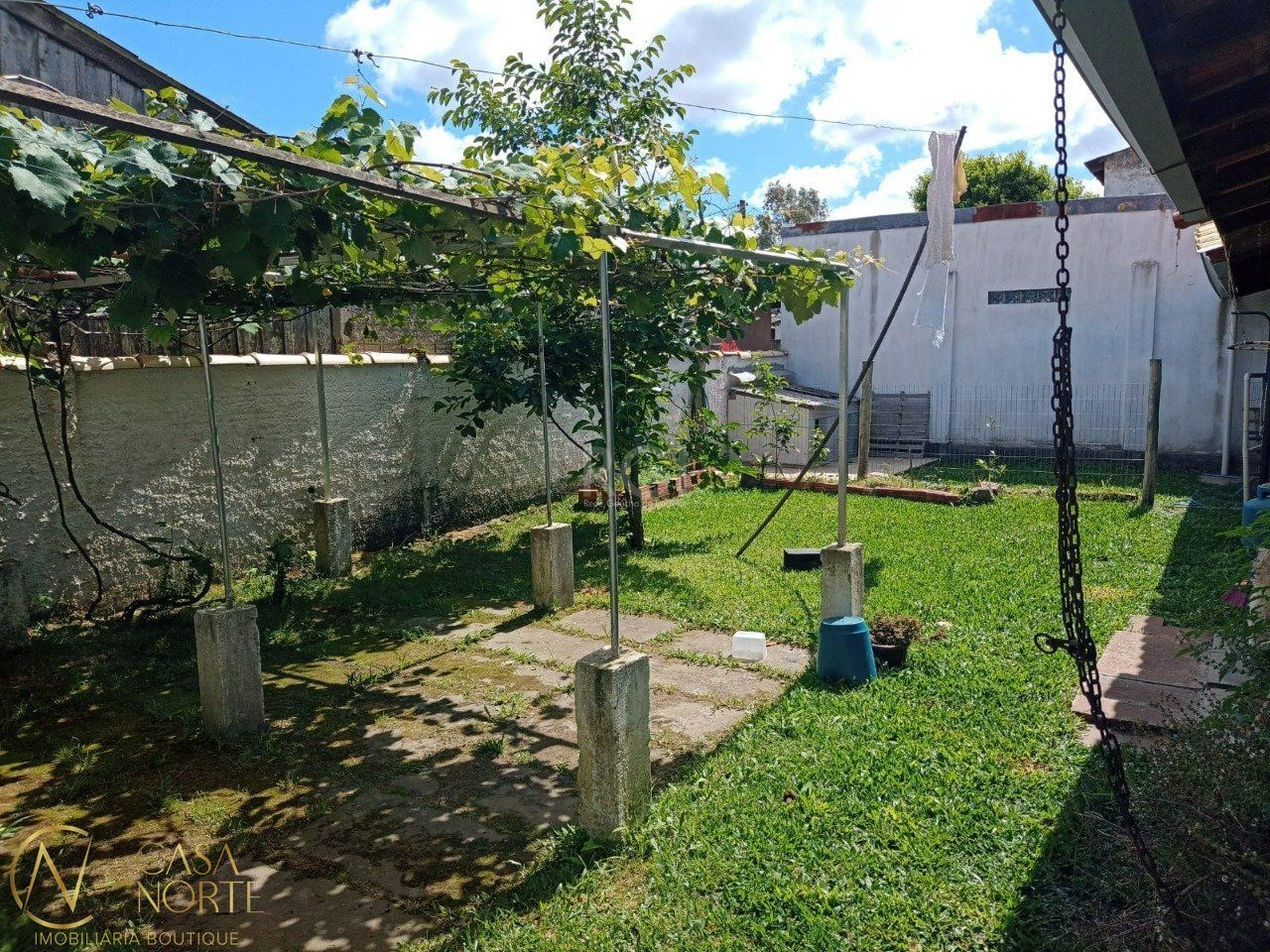 Casa à venda com 3 quartos, 140m², 1 suíte, 9 vagas, Rua Emilio Dimari no bairro Ponta Grossa em Porto Alegre