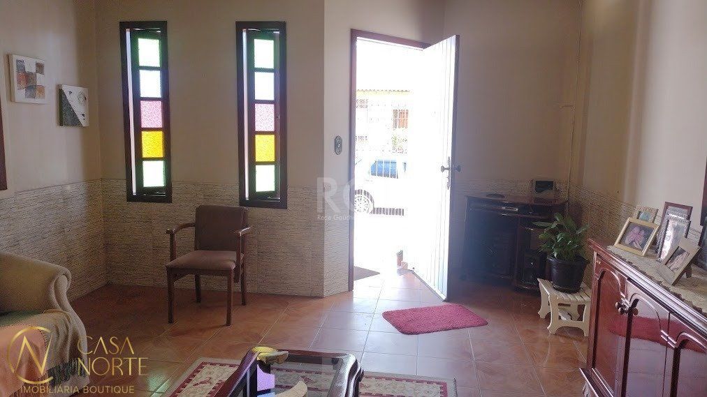 Casa à venda com 3 quartos, 100m², 3 vagas, Rua Doutor João Evangelista F. da Costa, no bairro Cavalhada em Porto Alegre