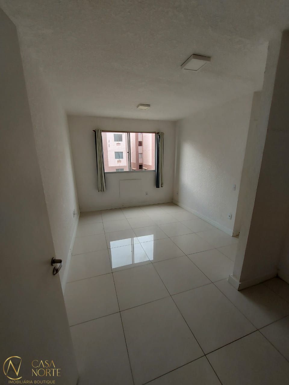 Apartamento à venda com 2 quartos, 40m², 1 vaga, Avenida Edgar Pires de Castro no bairro Hípica em Porto Alegre