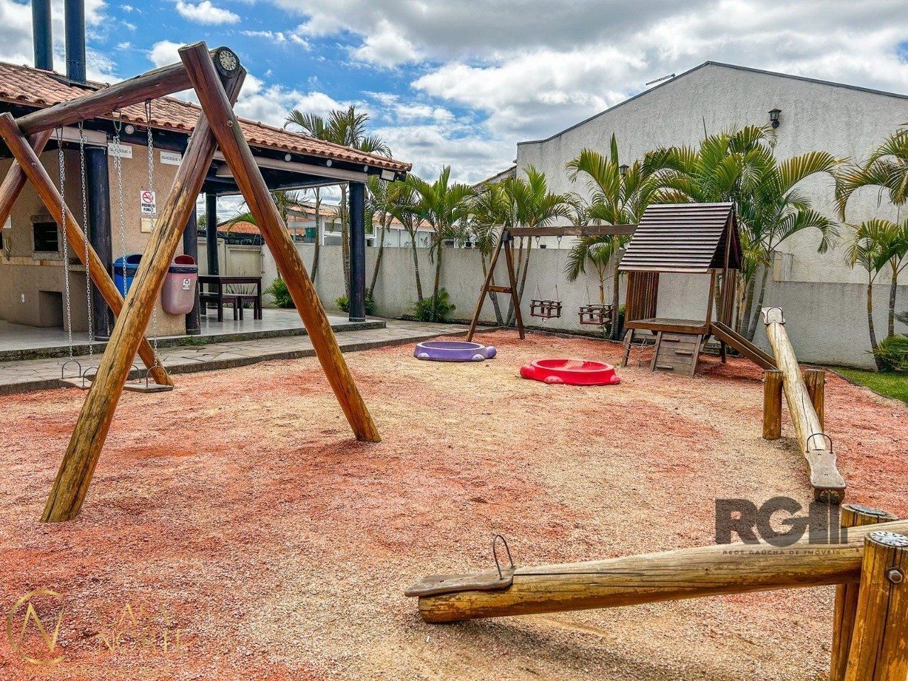Casa de Condomínio à venda com 2 quartos, 56m², 2 vagas, Estrada Costa Gama no bairro Restinga em Porto Alegre