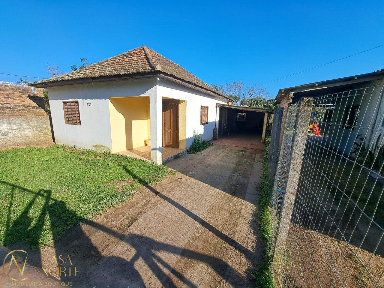 Casa à venda com 2 quartos, 65m², 3 vagas, Beco do Rosario no bairro Boa Vista do Sul em Porto Alegre