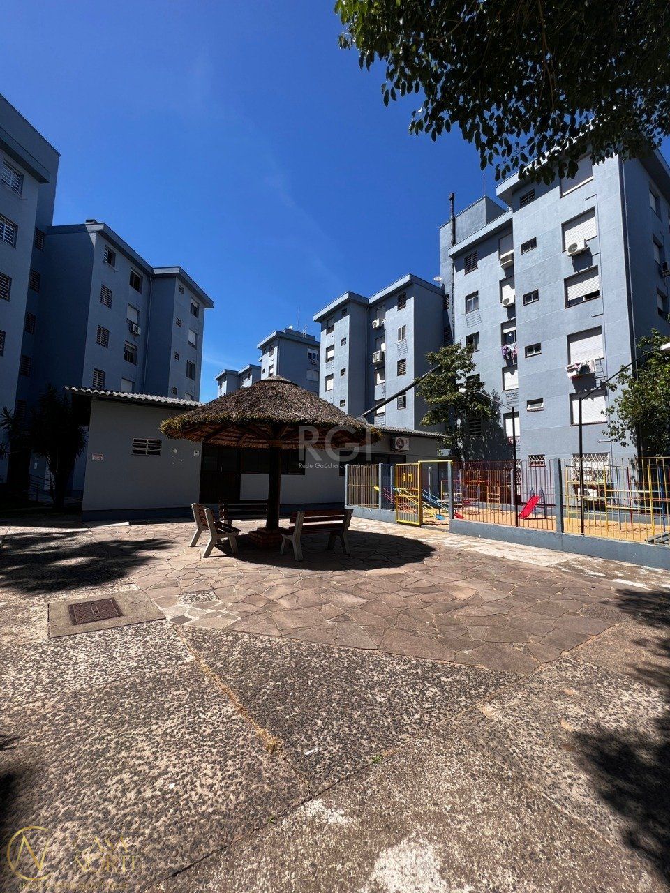 Apartamento à venda com 2 quartos, 52m², 1 vaga, Avenida Professor Oscar Pereira no bairro Azenha em Porto Alegre