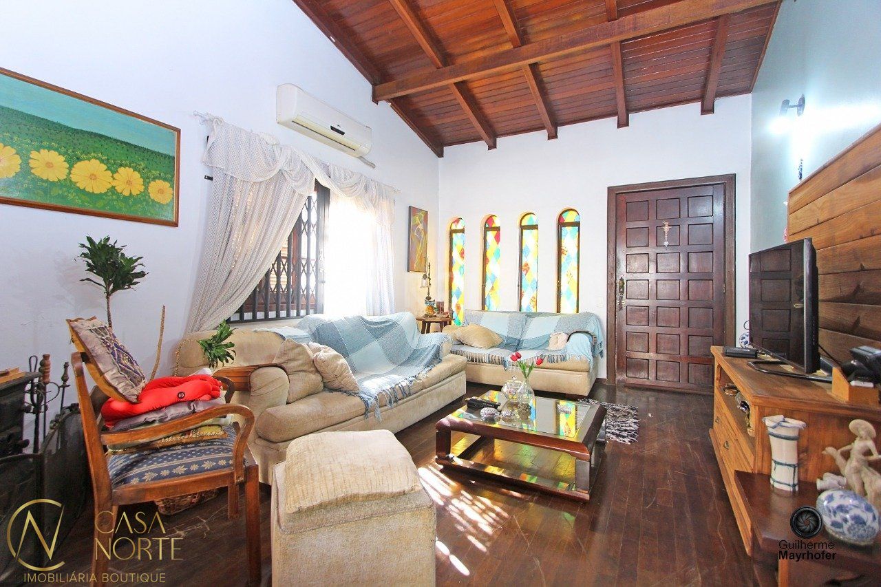 Casa à venda com 4 quartos, 249m², 1 suíte, 5 vagas, Rua Conselheiro Xavier da Costa no bairro Ipanema em Porto Alegre