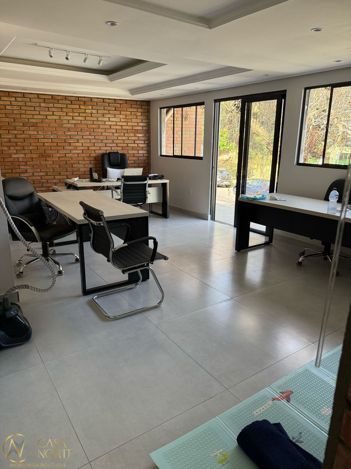 Casa à venda com 3 quartos, 280m², 1 suíte, 2 vagas, Rua Doutor Pereira Neto no bairro Tristeza em Porto Alegre