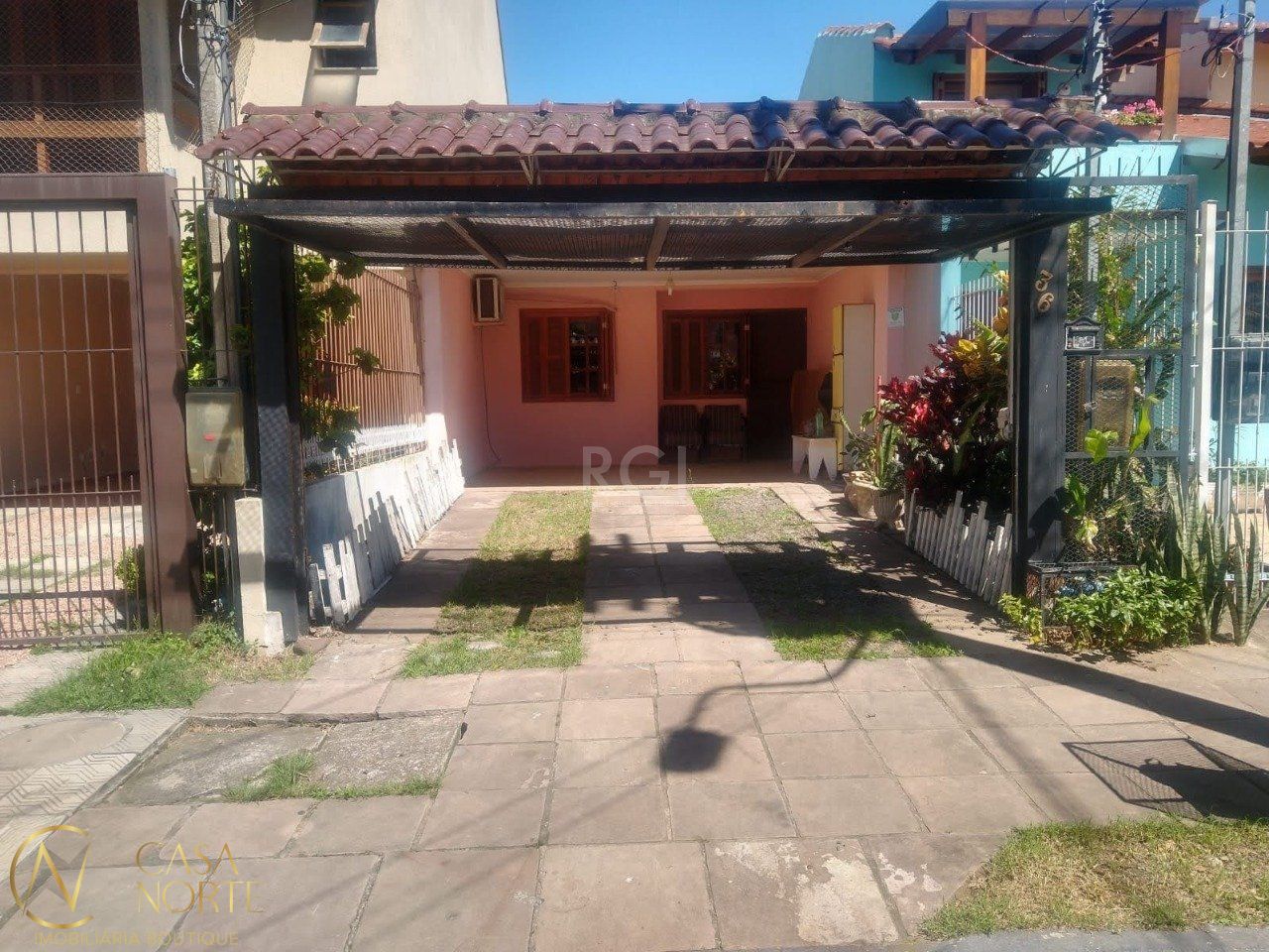 Casa à venda com 2 quartos, 82m², 2 vagas, Rua Pedro da Silva Nava no bairro Aberta dos Morros em Porto Alegre