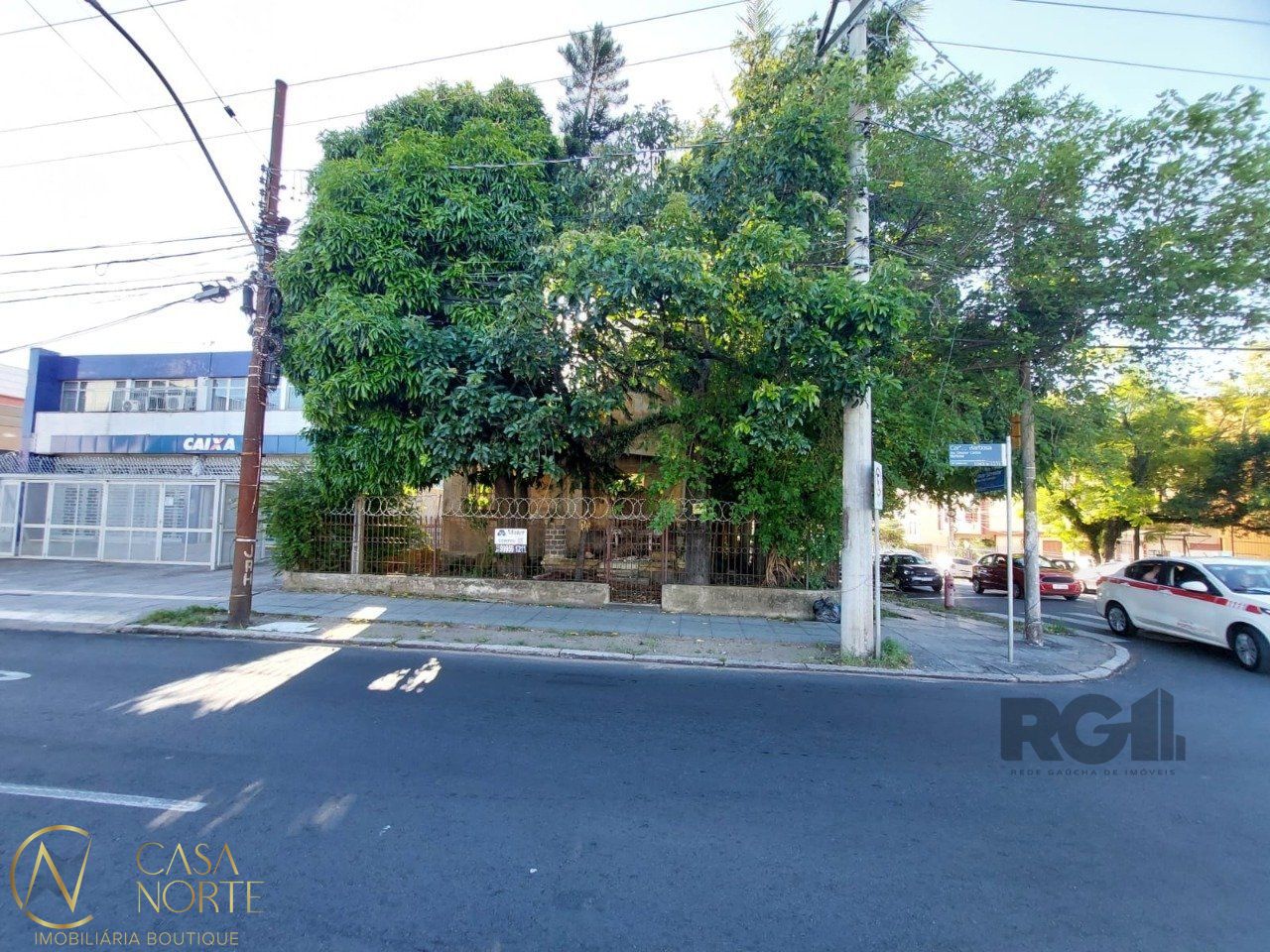 Terreno à venda  com 363m², Avenida Doutor Carlos Barbosa no bairro Medianeira em Porto Alegre