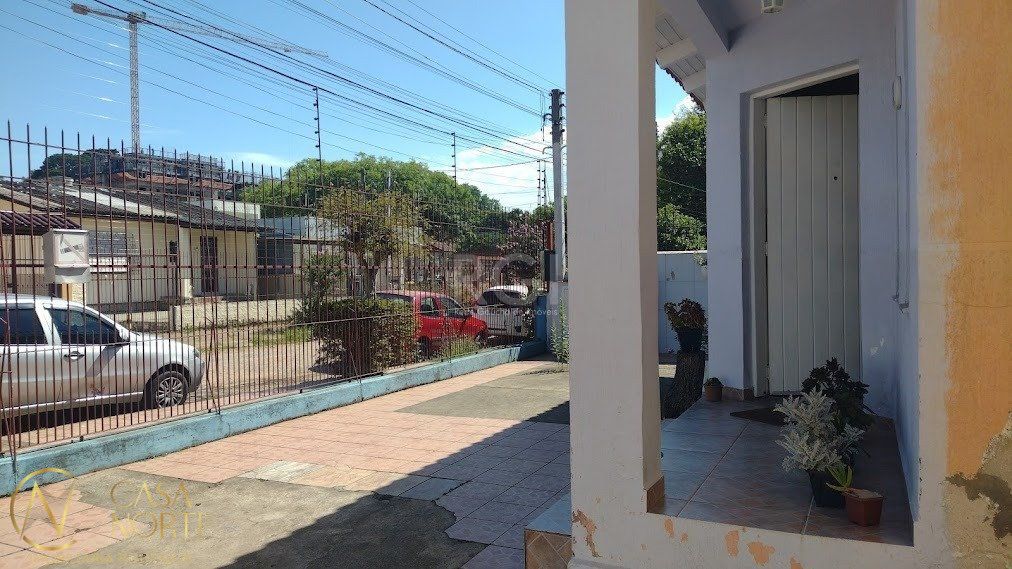 Casa à venda com 3 quartos, 100m², 3 vagas, Rua Doutor João Evangelista F. da Costa, no bairro Cavalhada em Porto Alegre