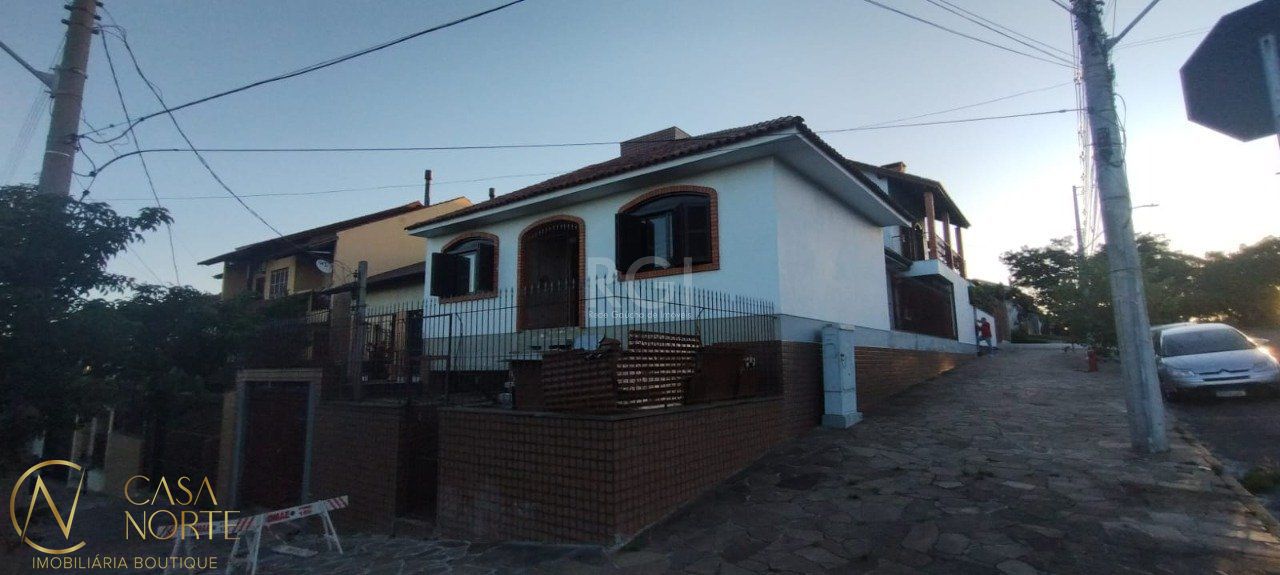 Casa à venda com 4 quartos, 380m², 1 suíte, 4 vagas, Avenida Delmar Rocha Barbosa no bairro Parque Santa Fé em Porto Alegre