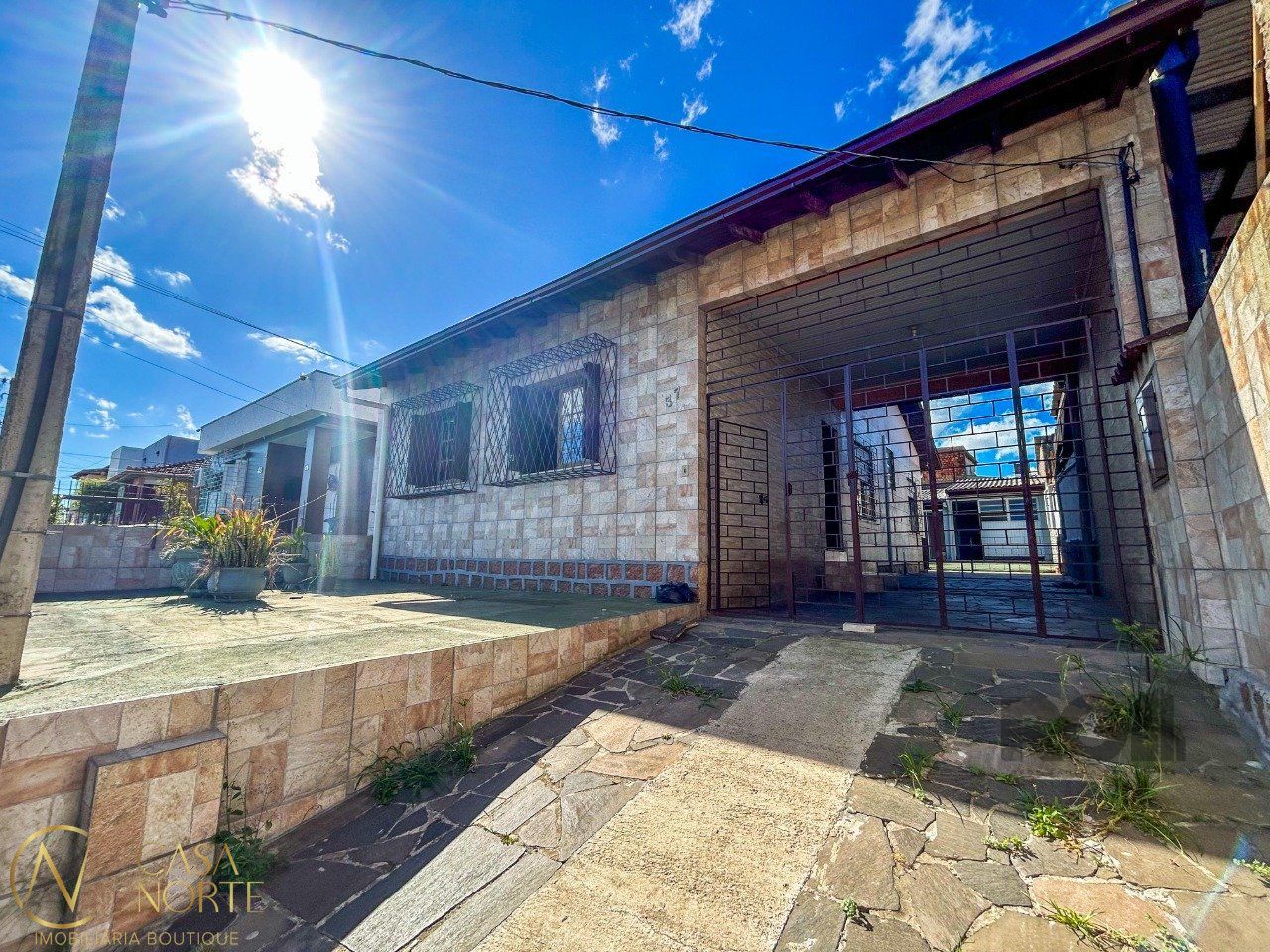Casa à venda com 3 quartos, 114m², 3 vagas, Rua Gregorio Perez no bairro Cavalhada em Porto Alegre