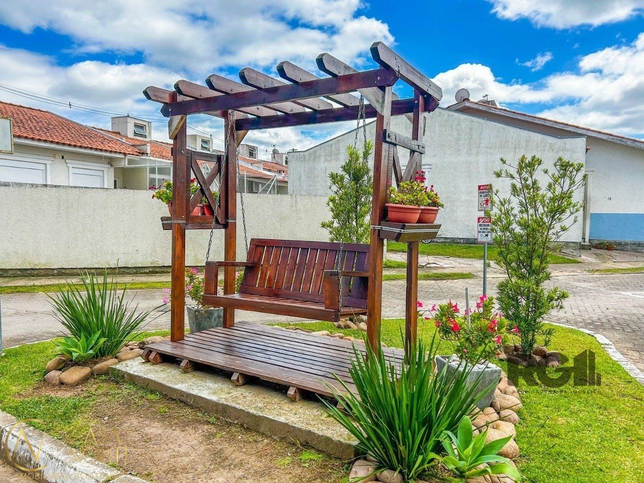 Casa de Condomínio à venda com 2 quartos, 56m², 2 vagas, Estrada Costa Gama no bairro Restinga em Porto Alegre