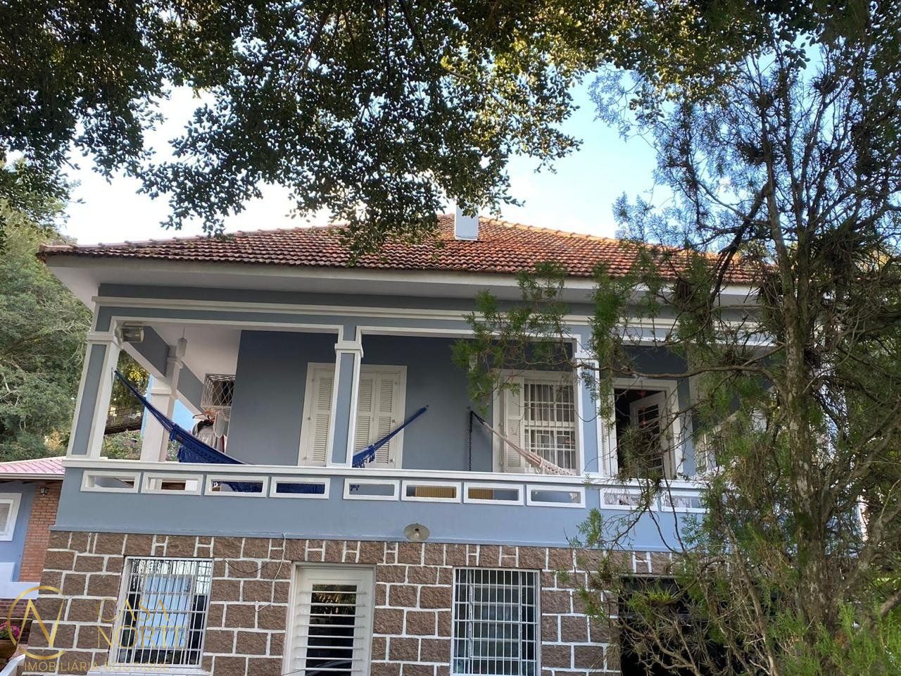 Casa à venda com 3 quartos, 181m², 1 suíte, 4 vagas, Rua dos Minuanos no bairro Espírito Santo em Porto Alegre