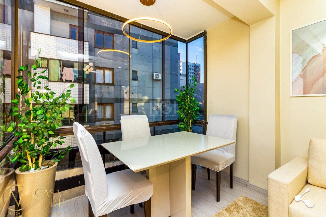 Apartamento à venda com 2 quartos, 62m², 1 vaga, Rua Professor Cristiano Fischer no bairro Petrópolis em Porto Alegre