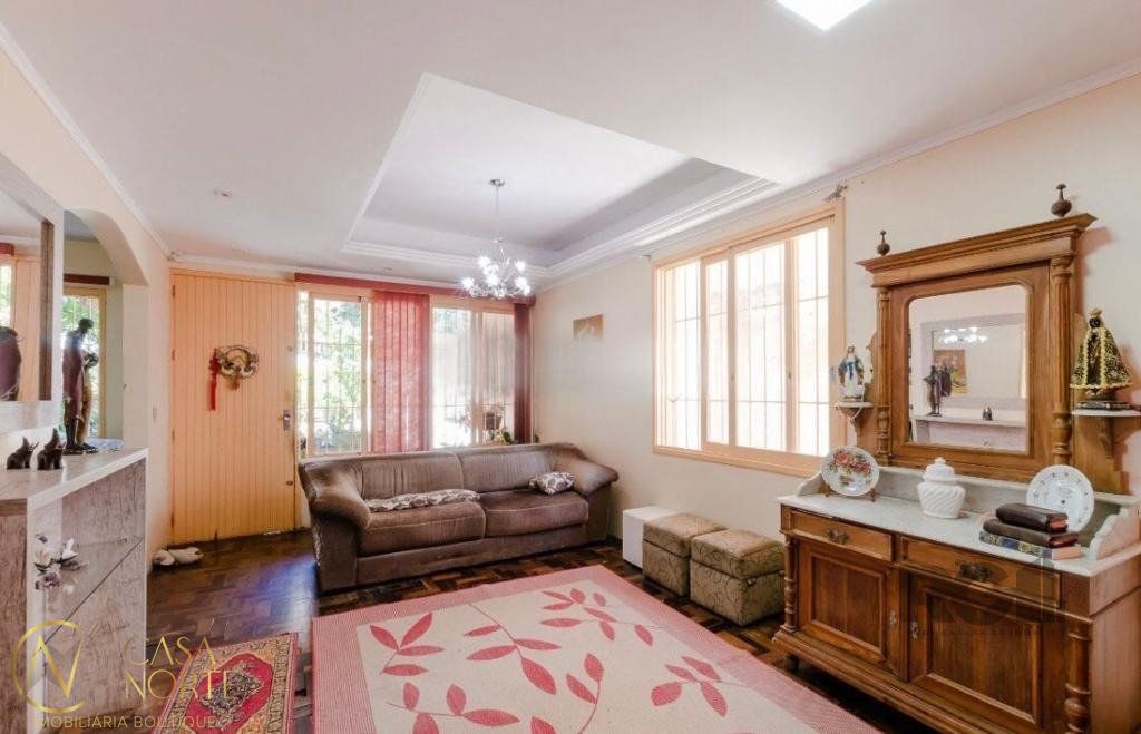 Casa à venda com 6 quartos, 408m², 1 suíte, 6 vagas, Rua Padre João Batista Reus no bairro Vila Conceição em Porto Alegre