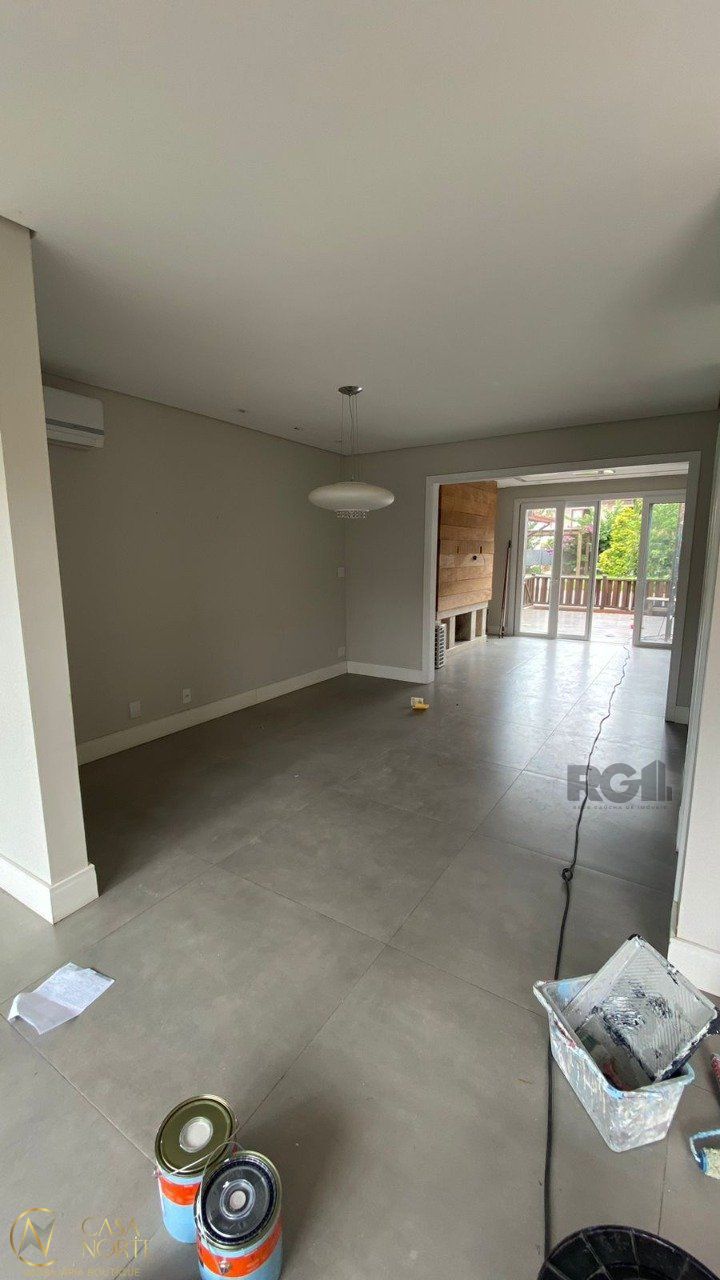 Casa à venda com 3 quartos, 172m², 1 suíte, 1 vaga, Rua Guatambu no bairro Hípica em Porto Alegre