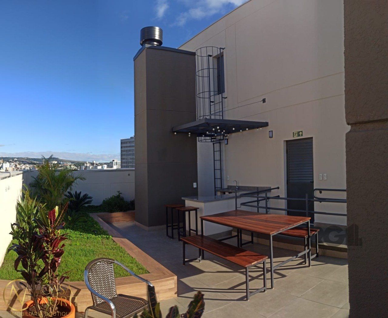 Apartamento à venda com 2 quartos, 106m², 1 suíte, 1 vaga, Rua Miguel Tostes no bairro Rio Branco em Porto Alegre