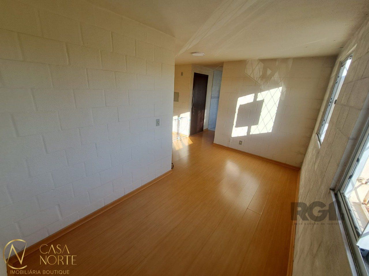 Apartamento à venda com 2 quartos, 36m², 1 vaga, Rua Atilio Supertti no bairro Vila Nova em Porto Alegre