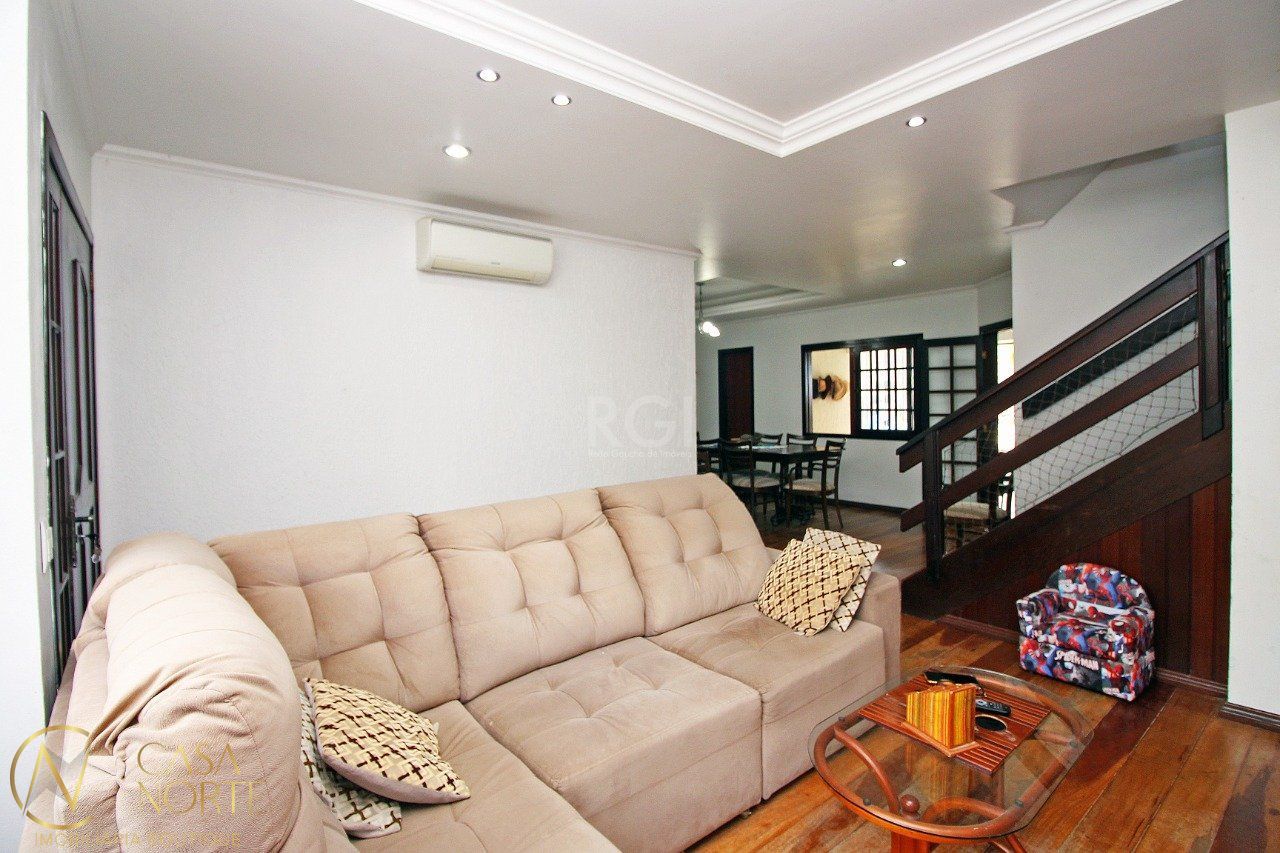Casa à venda com 4 quartos, 306m², 4 suítes, 6 vagas, Rua Concorde, no bairro Jardim Itu em Porto Alegre