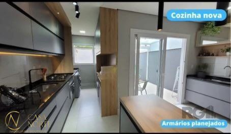 Casa à venda com 3 quartos, 147m², 1 suíte, 3 vagas, Travessa São Pedro no bairro Vila Ipiranga em Porto Alegre
