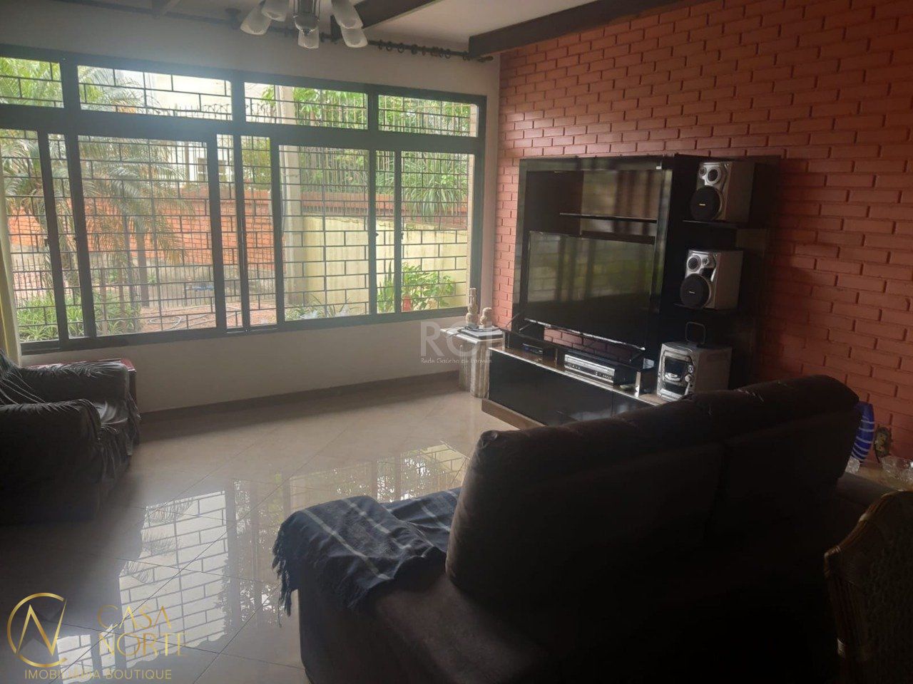 Casa à venda com 3 quartos, 195m², 1 suíte, 2 vagas, Rua Atlântida no bairro Ipanema em Porto Alegre