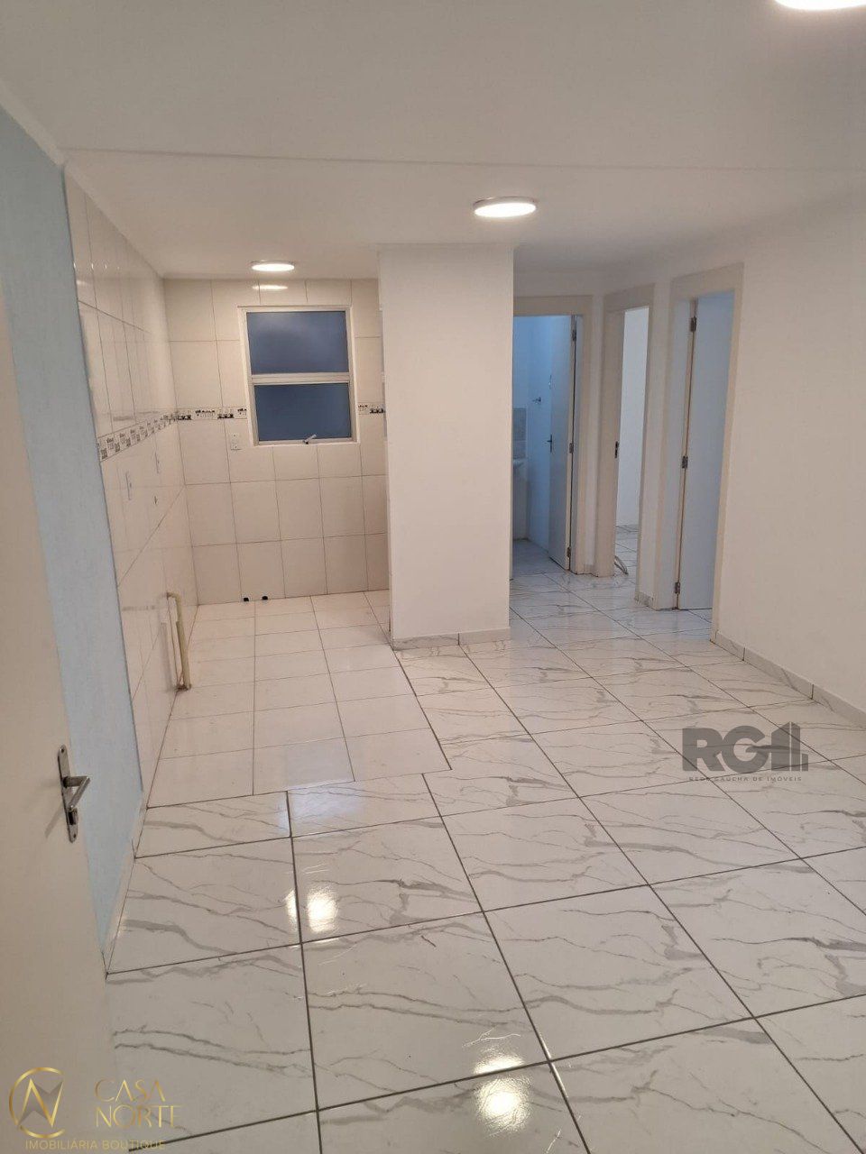 Apartamento à venda com 2 quartos, 45m², 1 vaga, Rua Império no bairro Vila Nova em Porto Alegre