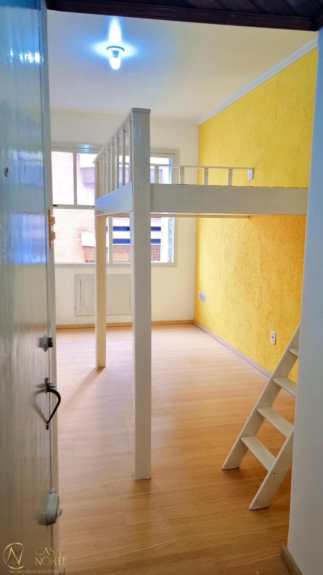 Apartamento à venda com 1 quarto, 27m², Rua Santo Antônio no bairro Floresta em Porto Alegre