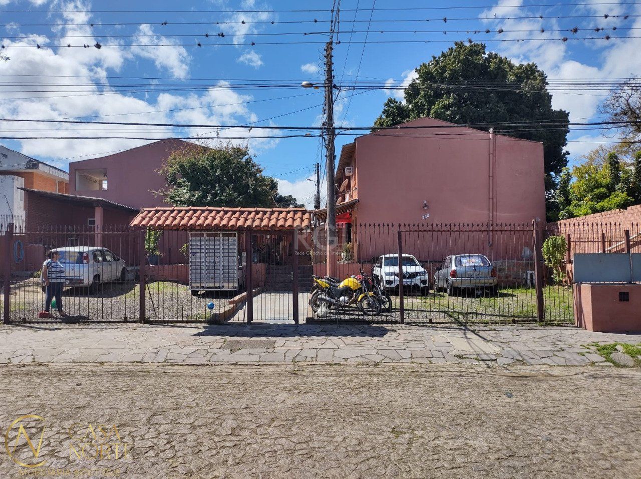 Casa de Condomínio à venda com 2 quartos, 36m², 1 vaga, Rua Jacunda no bairro Guarujá em Porto Alegre