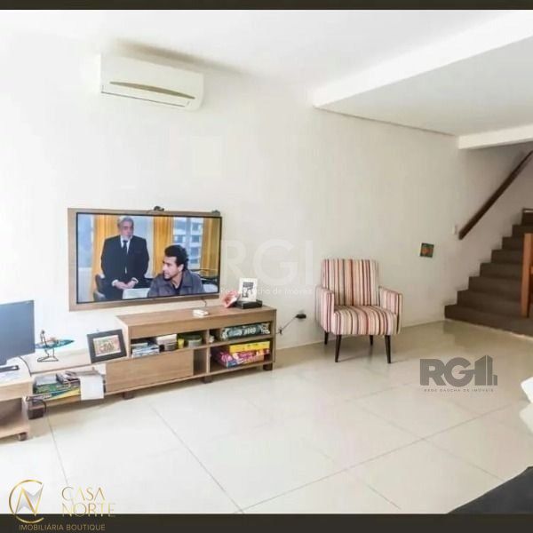 Casa de Condomínio à venda com 3 quartos, 152m², 1 suíte, 2 vagas, Rua Padre João Batista Reus no bairro Vila Conceição em Porto Alegre