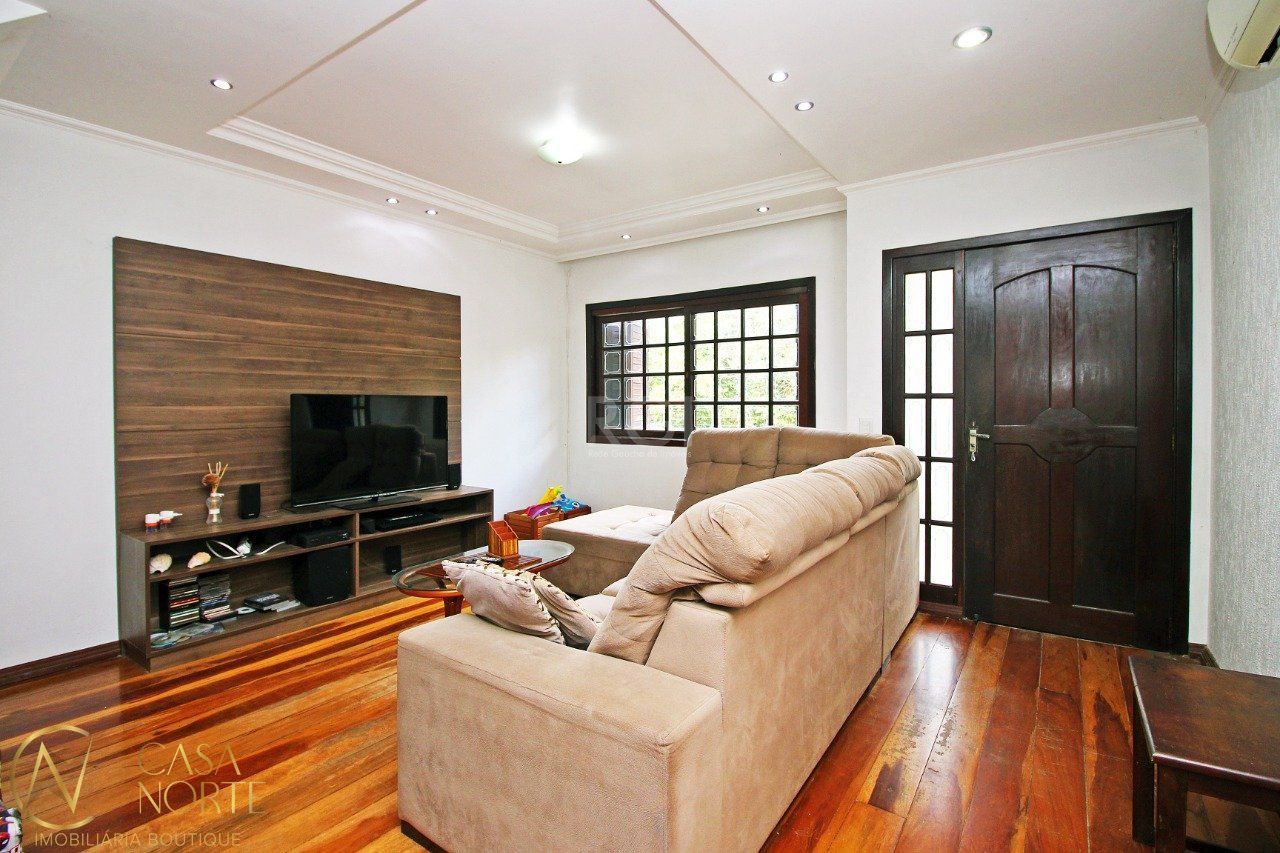 Casa à venda com 4 quartos, 306m², 4 suítes, 6 vagas, Rua Concorde, no bairro Jardim Itu em Porto Alegre
